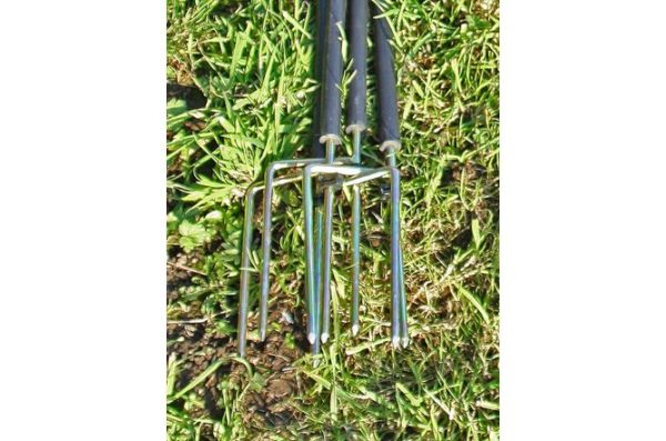 Rigid 2 Prong Corner Posts for Poultry Netting